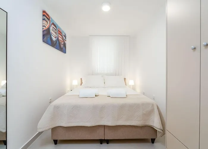 Modern Escape With Balcony - Near The Ferry Port Appartamento Ragusa