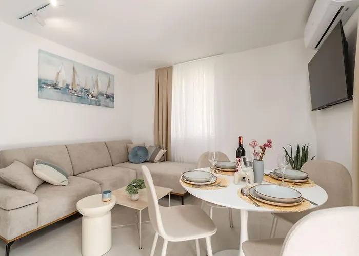 Appartamento Modern Escape With Balcony - Near The Ferry Port