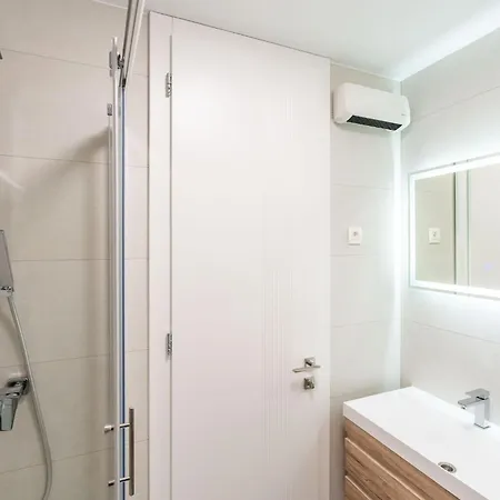 Modern Escape With Balcony - Near The Ferry Port Apartamento Dubrovnik