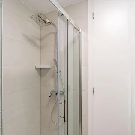 Modern Escape With Balcony - Near The Ferry Port *