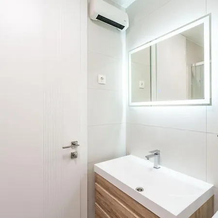 Modern Escape With Balcony - Near The Ferry Port Appartement Dubrovnik