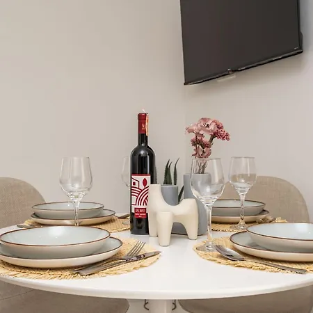 Modern Escape With Balcony - Near The Ferry Port