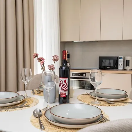 Modern Escape With Balcony - Near The Ferry Port Апартаменты *