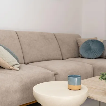 Modern Escape With Balcony - Near The Ferry Port