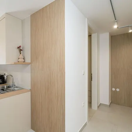 Modern Escape With Balcony - Near The Ferry Port *