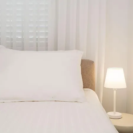 Apartamento Modern Escape With Balcony - Near The Ferry Port *