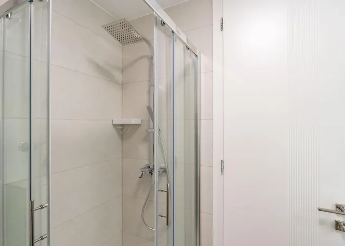 Modern Escape With Balcony - Near The Ferry Port *