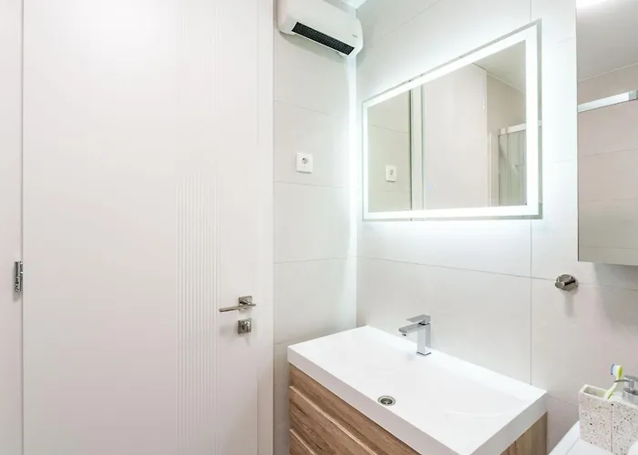 Modern Escape With Balcony - Near The Ferry Port Daire Dubrovnik