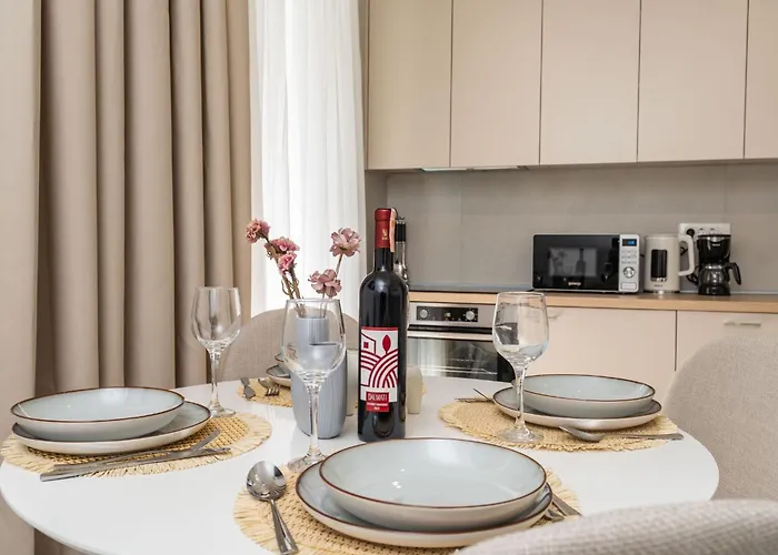 Modern Escape With Balcony - Near The Ferry Port Apartamento *