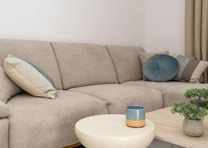 Modern Escape With Balcony - Near The Ferry Port