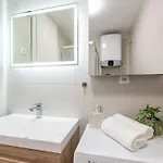 شقة Modern Escape With Balcony - Near The Ferry Port دوبروفينك