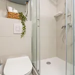 شقة Modern Escape With Balcony - Near The Ferry Port *