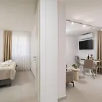 Modern Escape With Balcony - Near The Ferry Port شقة دوبروفينك
