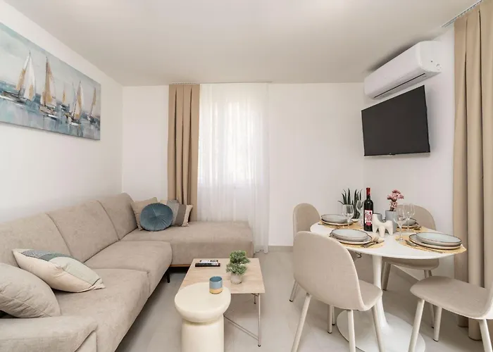 Modern Escape With Balcony - Near The Ferry Port
