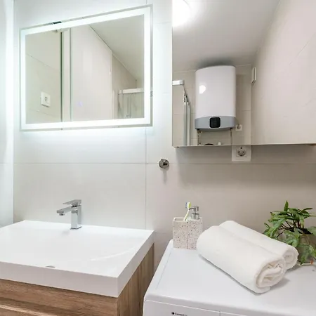 公寓 Modern Escape With Balcony - Near The Ferry Port 杜布罗夫尼克