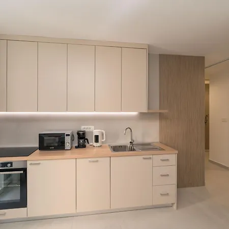 Modern Escape With Balcony - Near The Ferry Port *